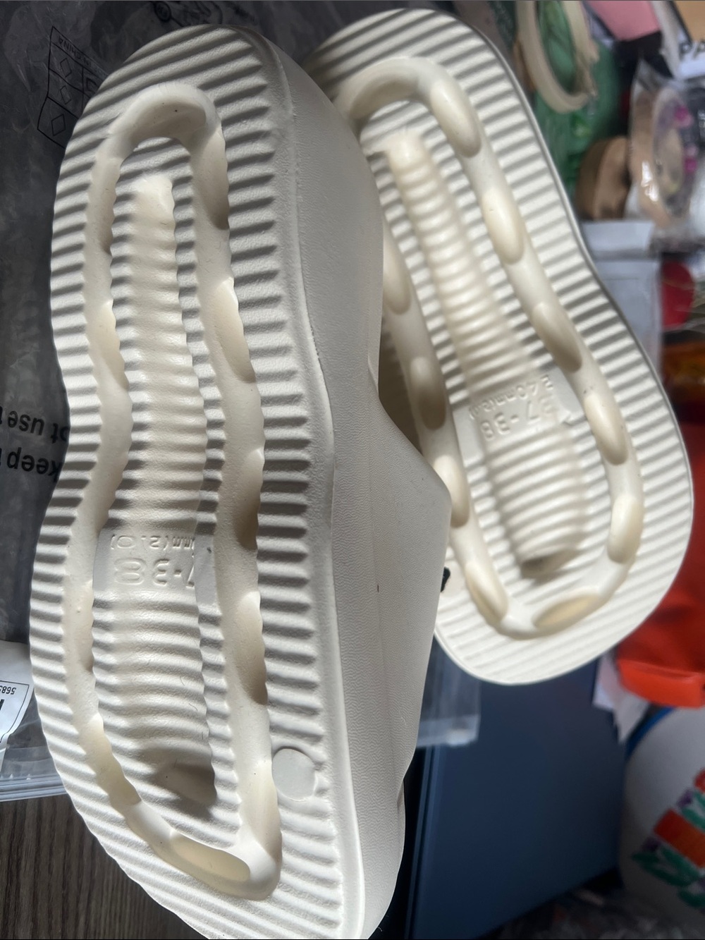 NWOT Chic Cream Slides - Picture 3 of 5
